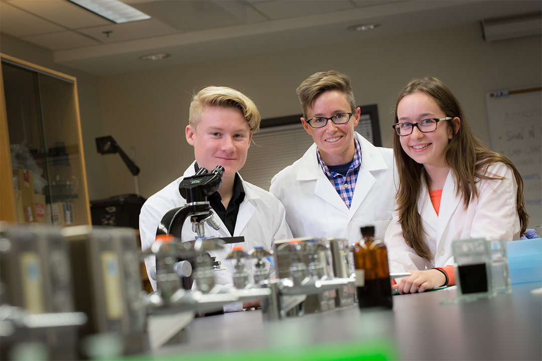 Three Biochemistry & Molecular Biology students work in a lab